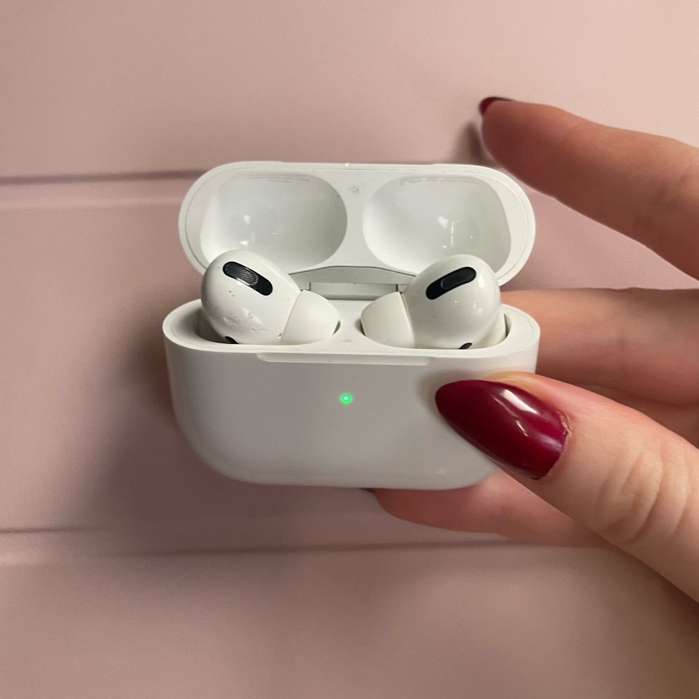 Apple AirPods 2nd Gen Complete Set Lightning Charge Type